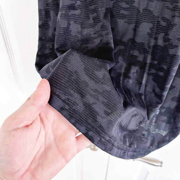 Lululemon Run For Days Short Sleeve in Black - Picture 3 of 5